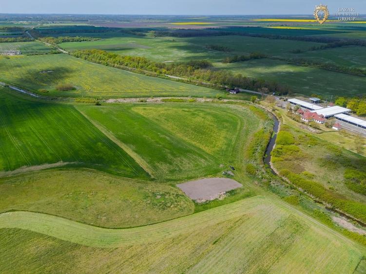 Teren agricol extravilan de 18000 mp, în Turnu