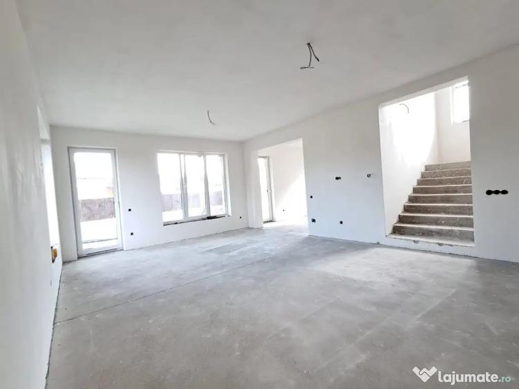 Casă cu 5 camere cu Teren 601 Mp în Central