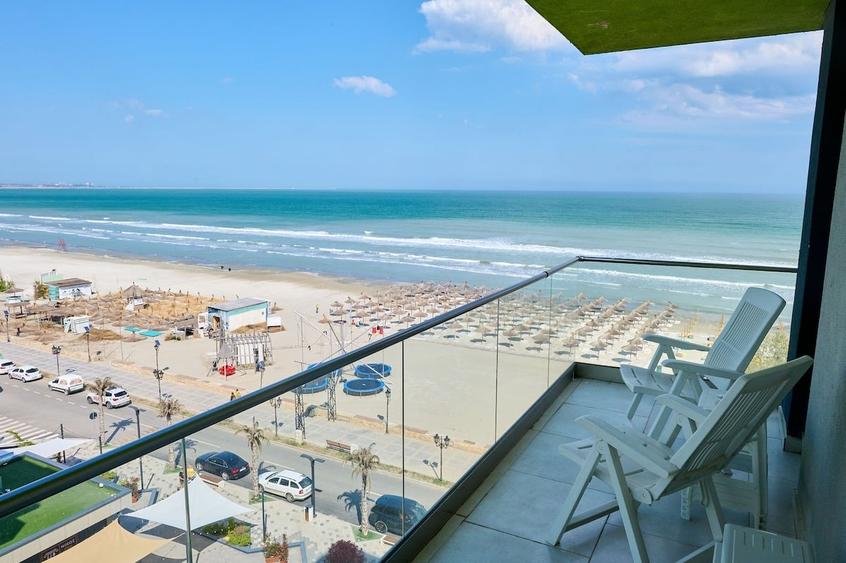 Apartament cu 3 camere decomandat în Mamaia-Sat