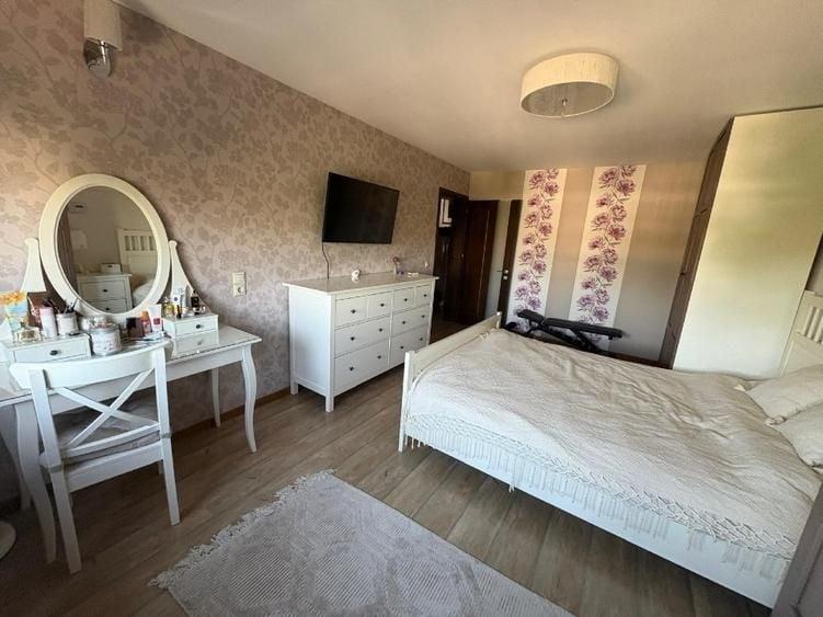 Apartament cu 3 camere decomandat în Casa de Cultură
