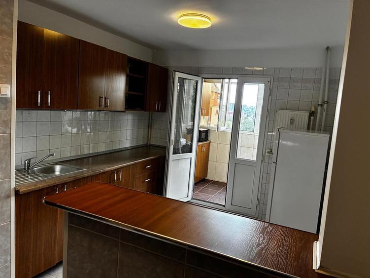 Apartament cu 3 camere decomandat în Mihai Bravu
