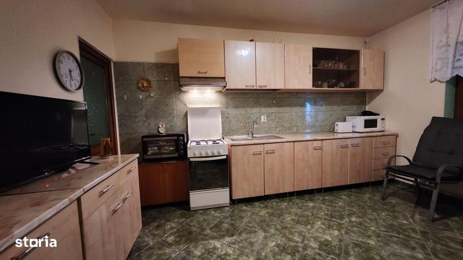 Casă cu 4 camere în Central
