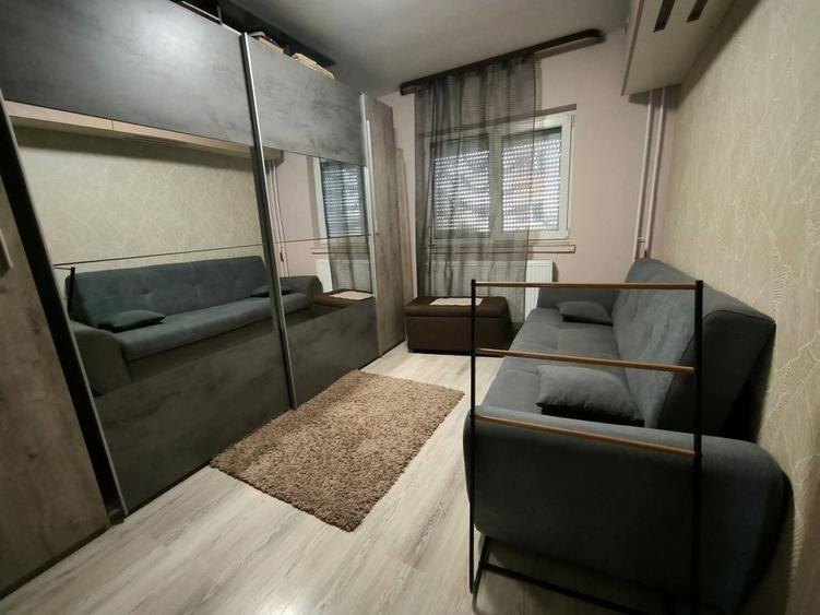 Apartament cu 3 camere decomandat în Între Lacuri