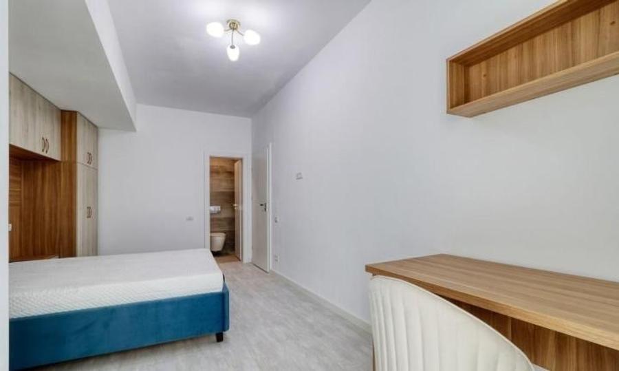Apartament cu 3 camere semidecomandat, mobilat în Decebal
