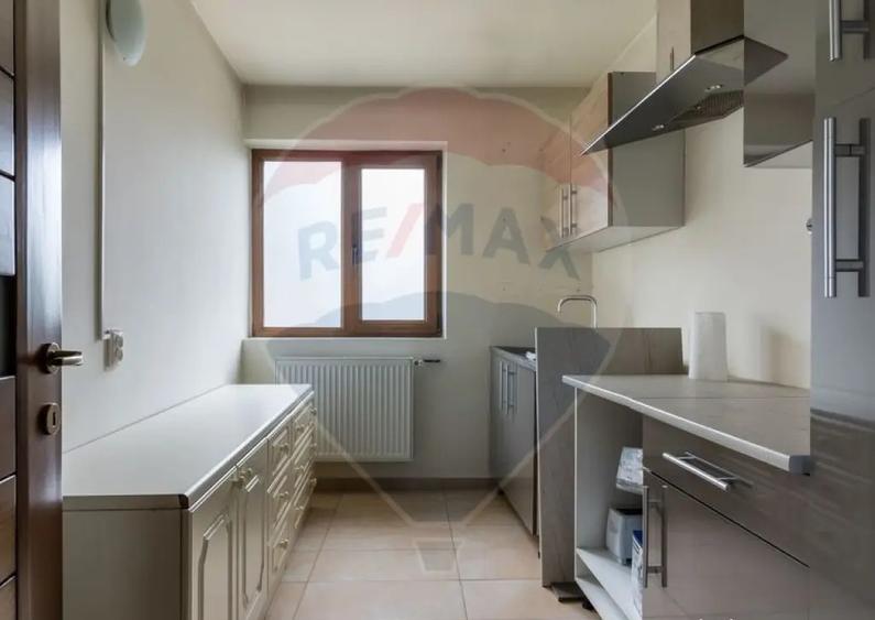 Casă cu 6 camere cu Teren 1007 Mp în Central
