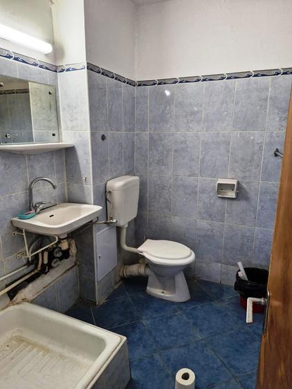 Apartament cu 4 camere semidecomandat în Rahova