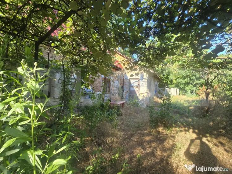 Casa pentru renovare completa cu curte de 385 mp in ora? - 1