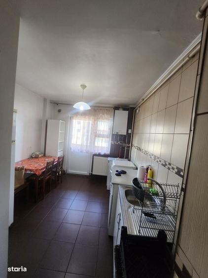 Apartament cu 3 camere decomandat în Găvana