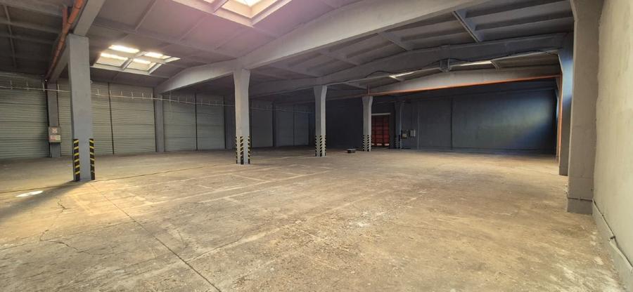 Spațiu industrial, de 4,300 mp, în B-dul București