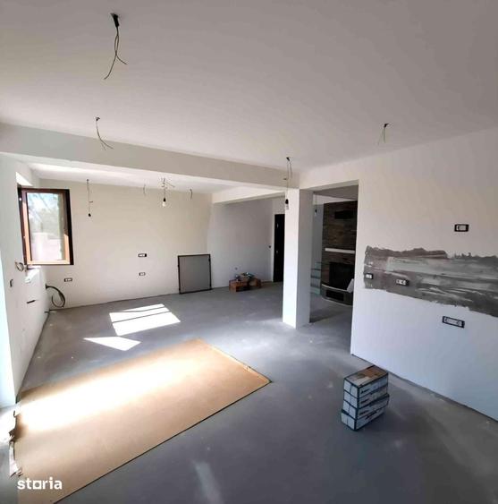 Casă cu 4 camere cu Teren 240 Mp în Câmpineanca