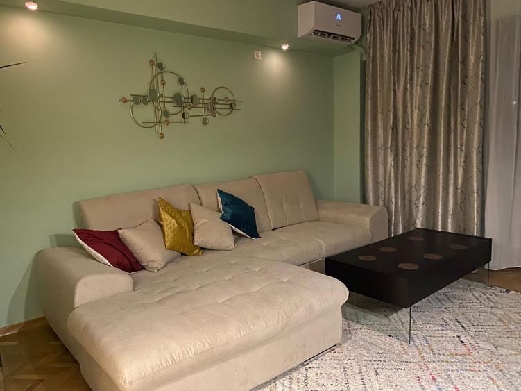 Apartament cu 3 camere decomandat în Victoriei