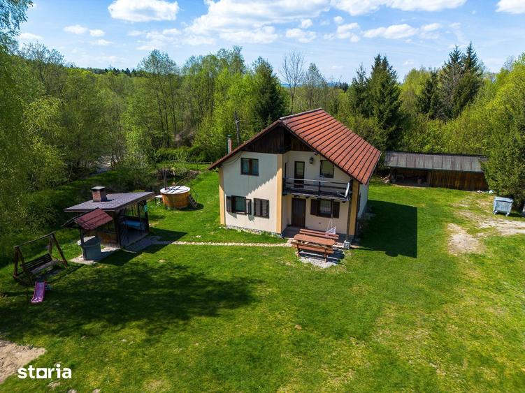 Casă cu 5 camere cu Teren 3400 Mp în Porumbacu de Jos
