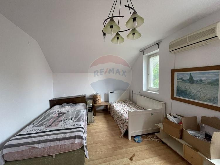 Casă individuală cu 5 camere cu Teren 373 Mp în Bucureștii Noi