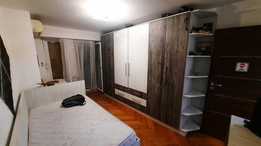 Apartament cu 3 camere decomandat în Polivalentă