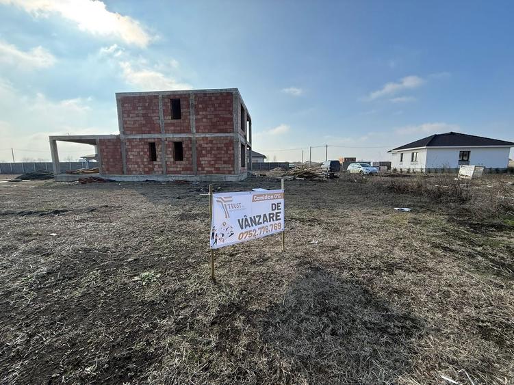 Teren agricol intravilan de 800 mp, în Moșnița Veche