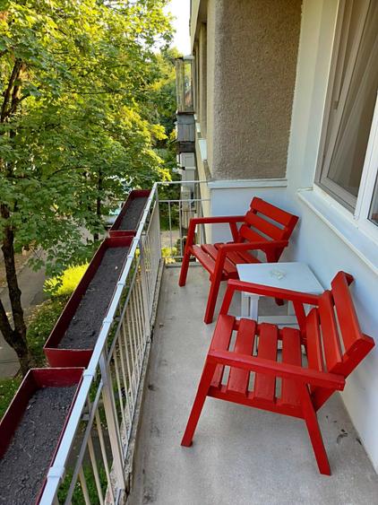 Apartament cu 3 camere decomandat în Medicină
