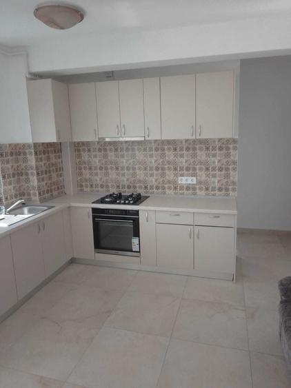 Apartament cu 3 camere decomandat în Florești