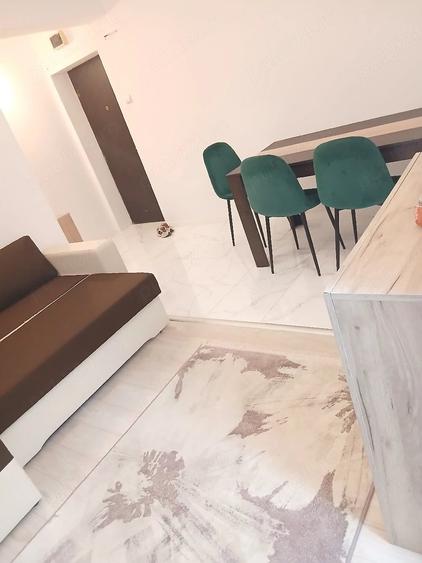 Apartament cu 3 camere decomandat în Exterior Vest