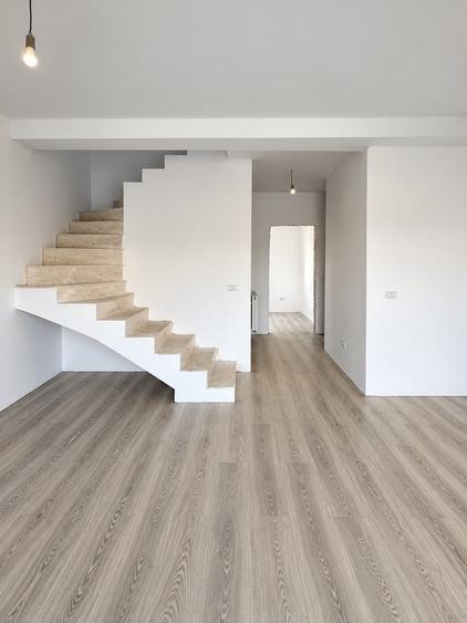 Duplex cu 4 camere cu Canalizare în Moșnița Nouă