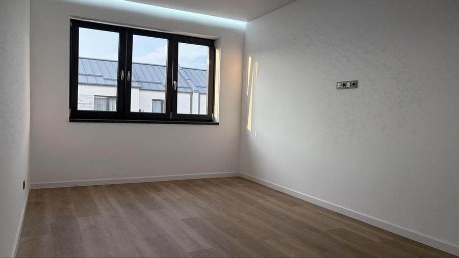 Apartament cu 3 camere decomandat în Cetate