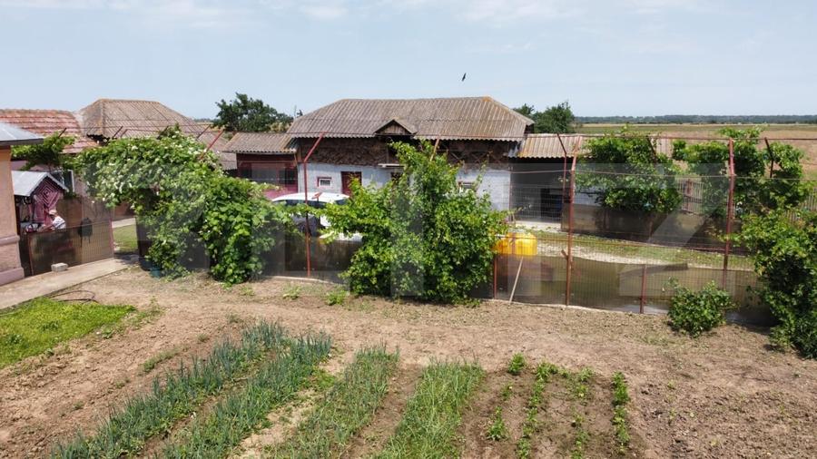 Casă individuală cu 5 camere cu Teren 2300 Mp în Exterior Sud