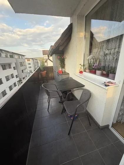 Apartament cu 3 camere decomandat în Florești