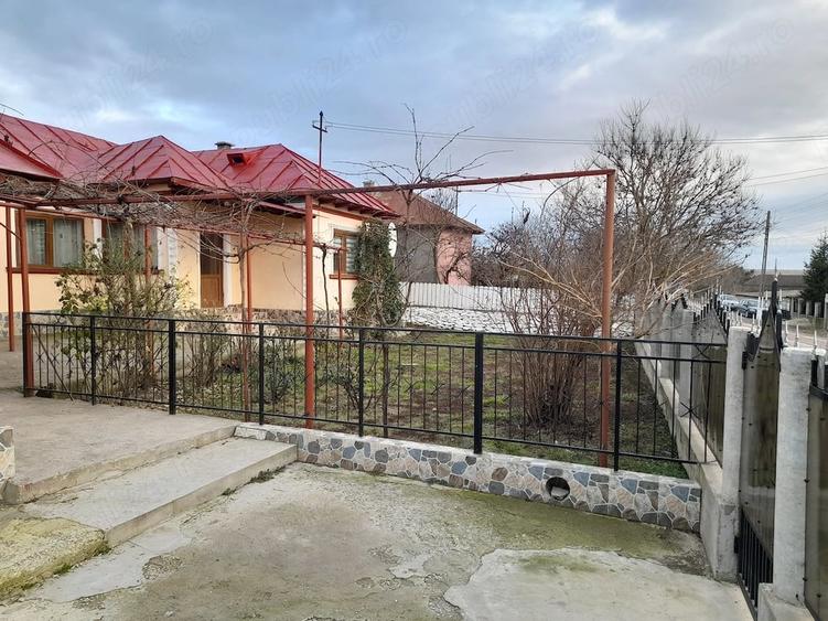 Casă cu Teren 2200 Mp în Războieni