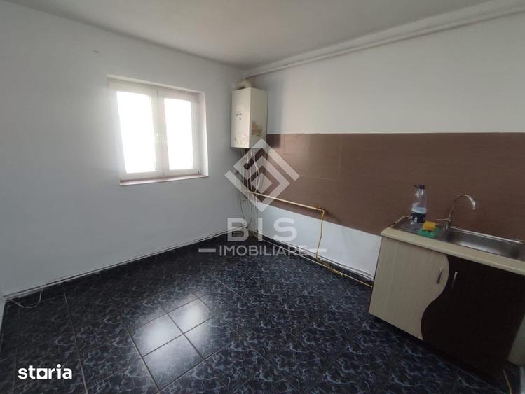 Apartament cu 3 camere semidecomandat în Central
