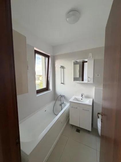 Apartament cu 4 camere decomandat, mobilat în Sisești
