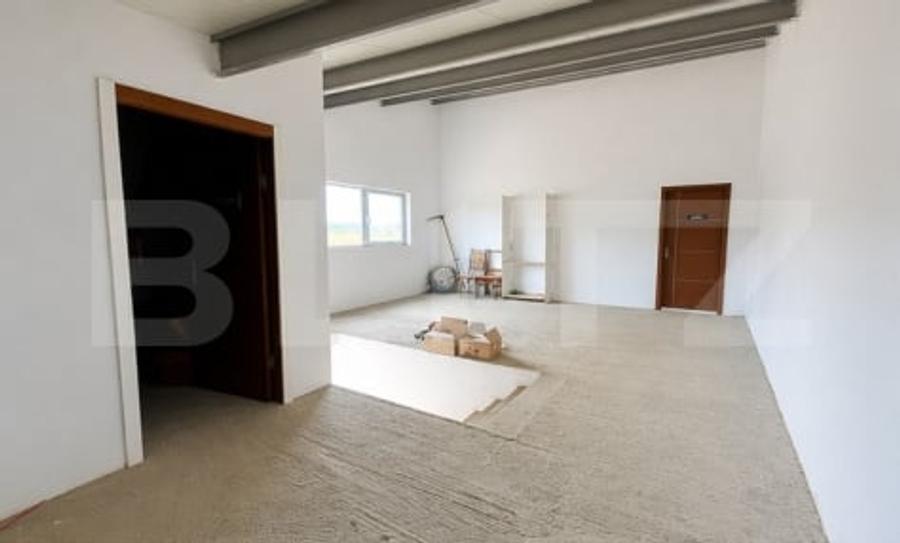 Spațiu comercial, de 840 mp, în Voila