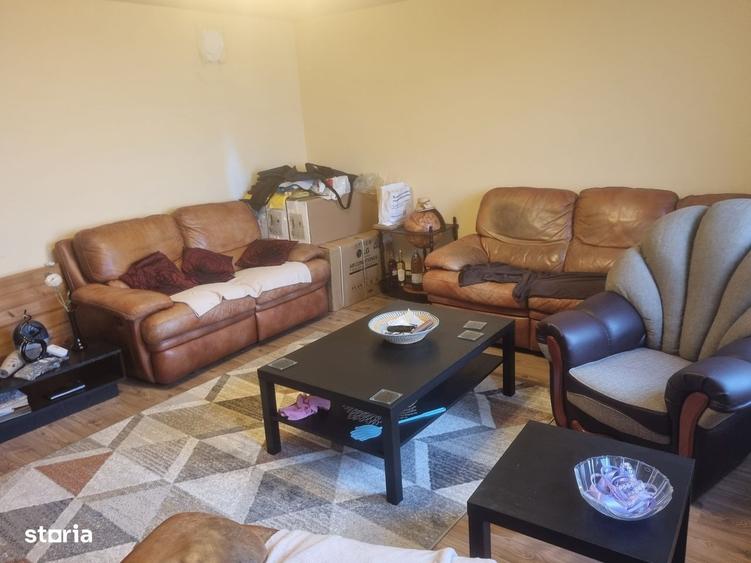 Casă cu 3 camere decomandat în Strei