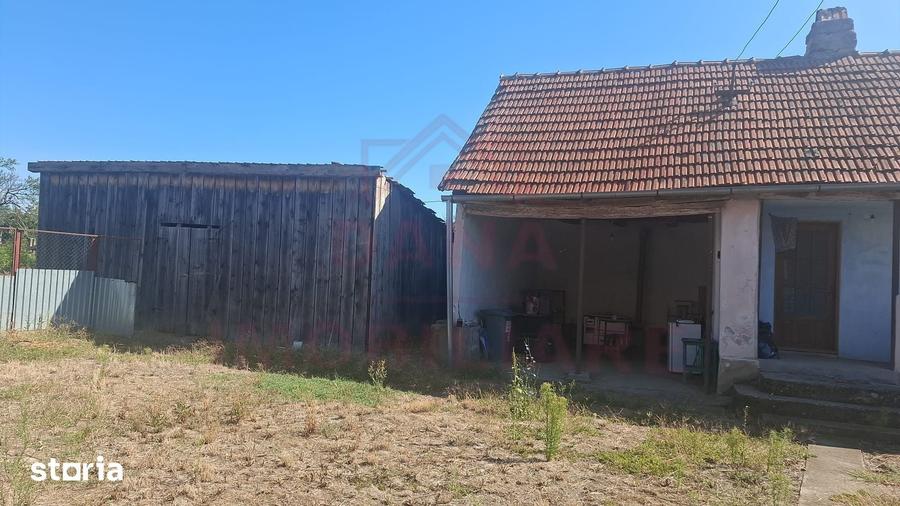 Casă cu 3 camere decomandat cu Teren 4636 Mp în Central