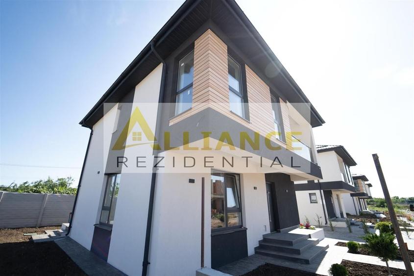 Casă individuală cu 4 camere decomandat cu Canalizare în Berceni