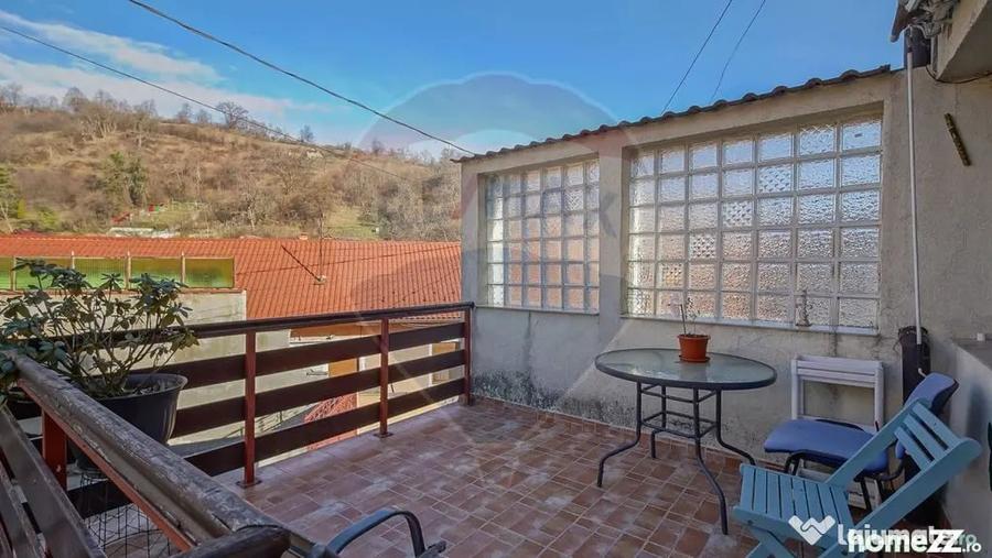 Apartament cu 4 camere decomandat în Drumul Poienii
