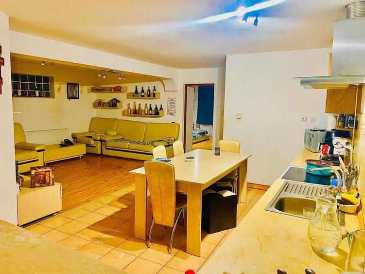Casă cu 4 camere în Central