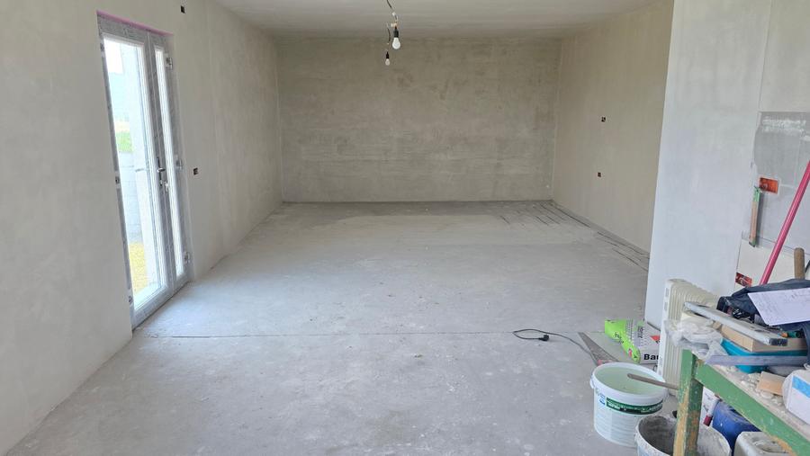 Casă individuală cu 4 camere cu Teren 501 Mp în Zăvoi