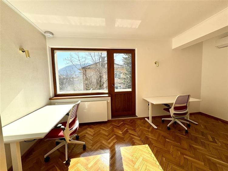 Birou, de 500 mp, în Central