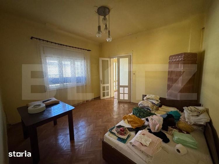 Casă cu 6 camere cu Teren 700 Mp în 700