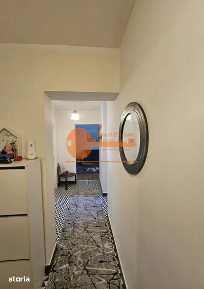 Apartament cu 4 camere semidecomandat în Tei