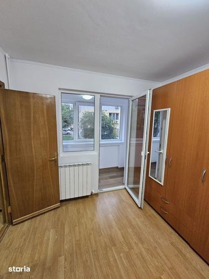 Apartament cu 3 camere semidecomandat în Inel II