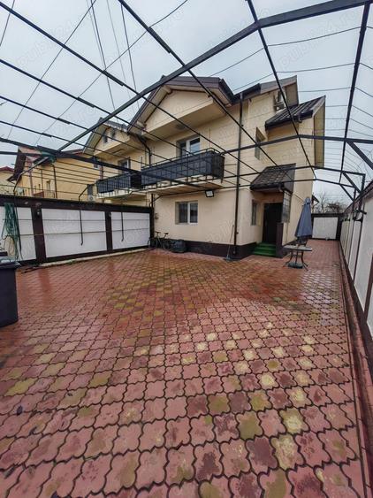 Casă cu Teren 200 Mp în Central