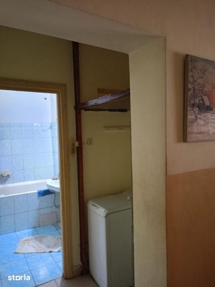 Apartament cu 3 camere decomandat în Calea București