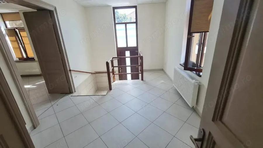 Spatiu in zona centrala, ideal pentru clinica - 12