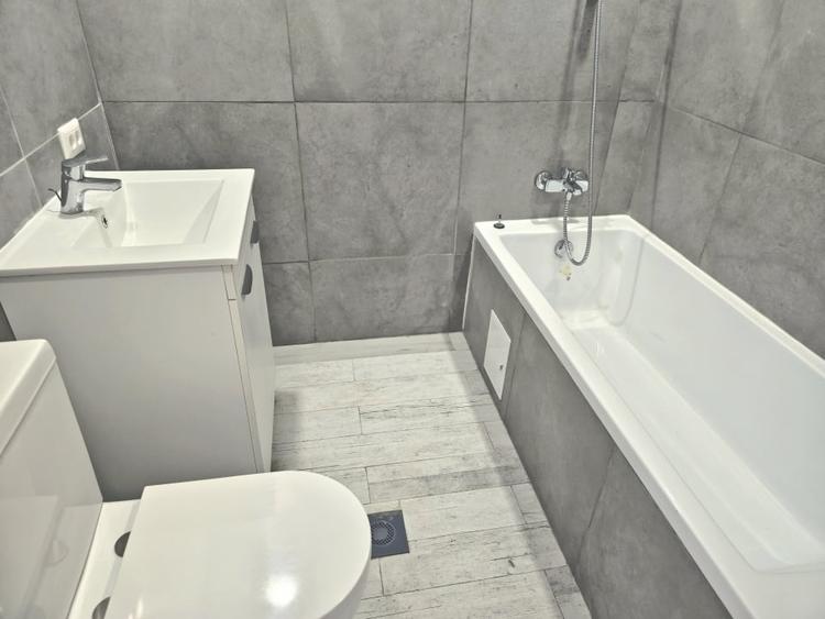 Apartament cu 3 camere semidecomandat în Olimp