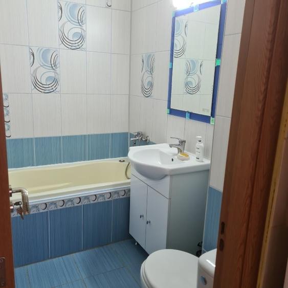 Apartament cu 3 camere semidecomandat, mobilat în Podu Roș