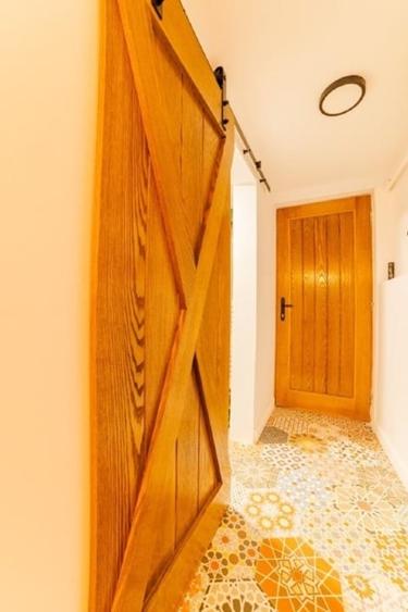 Apartament cu 2 camere semidecomandat, mobilat în Centrul Istoric