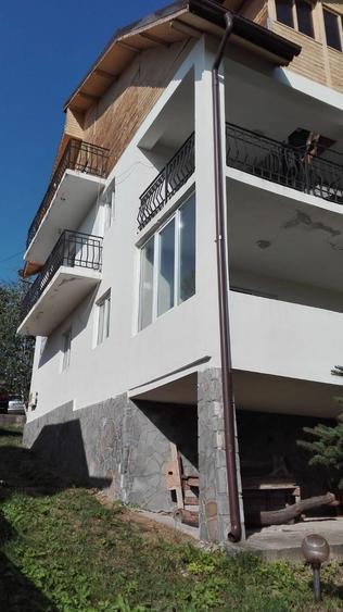 Casă individuală cu 7 camere cu Teren 2000 Mp în Breaza de Jos