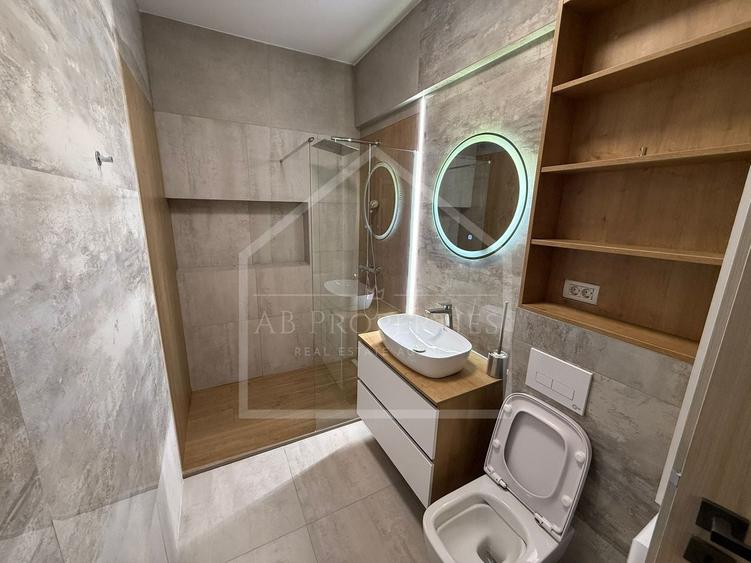 Apartament cu 2 camere semidecomandat, mobilat în Băneasa