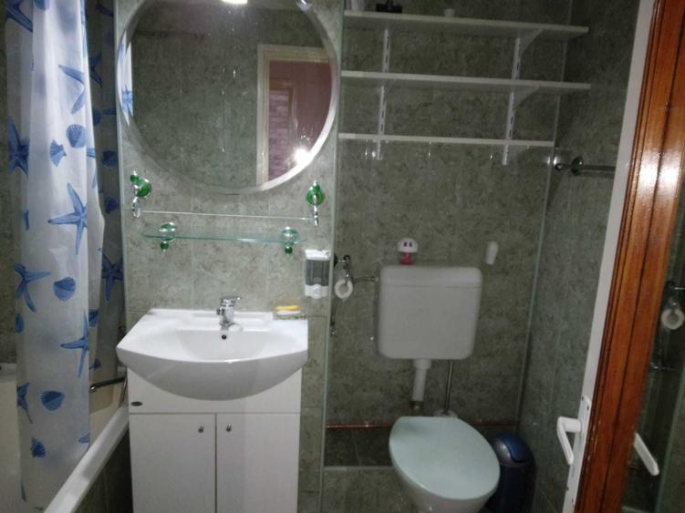 Apartament cu 3 camere decomandat în Exterior Vest