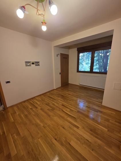 Apartament cu 4 camere decomandat în Medicină